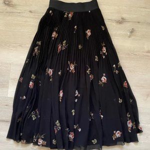 Aritzia Wilfred Twirl Terre Skirt Pleated Midi Floral XS